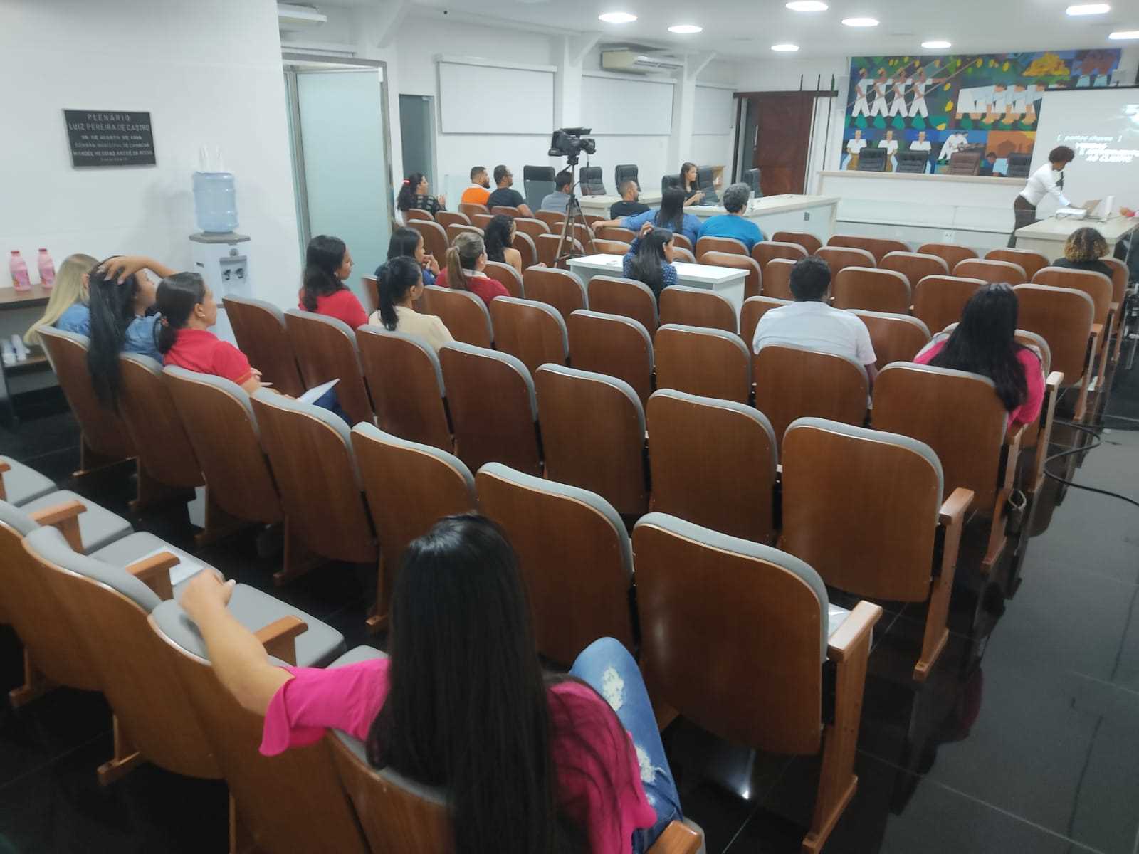 Camacã: Prefeitura de Camacã, SEBRAE e CDL promovem palestra sobre atendimento a clientes em vários temas